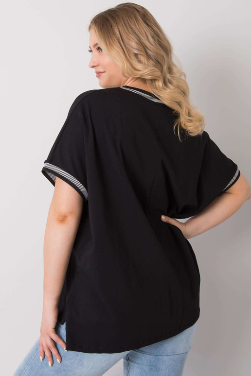 Must pluss suuruses Billi...