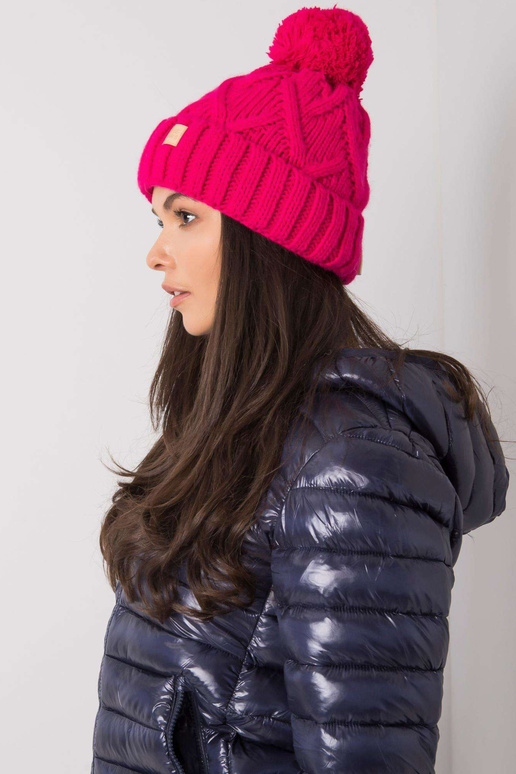 Roosa pompooniga talvemüts