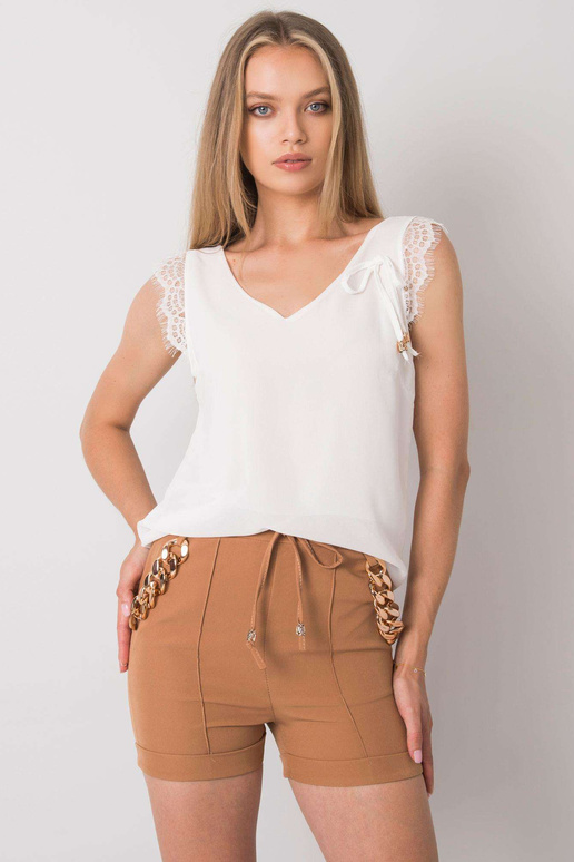 Helepruunid lühikesed püksid... Helepruunid lühikesed püksid...