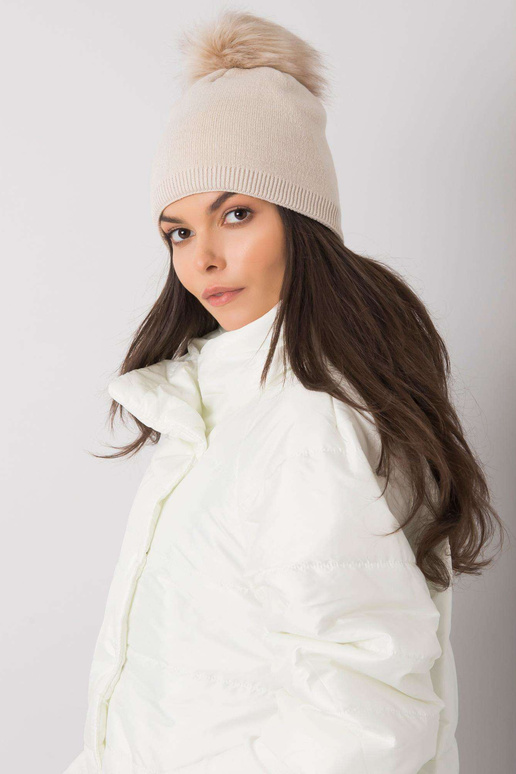 Beež isoleeritud tutiga naiste müts