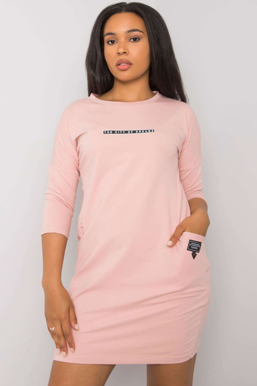 Määrdunud roosa pluss suuruses...