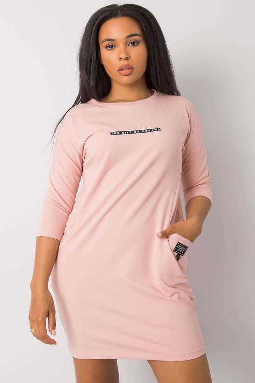 Määrdunud roosa pluss suuruses...