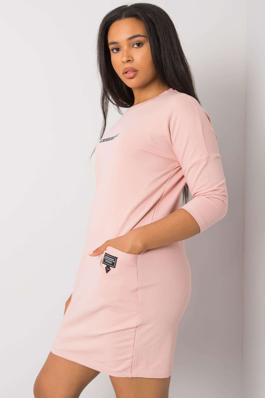 Määrdunud roosa pluss suuruses...