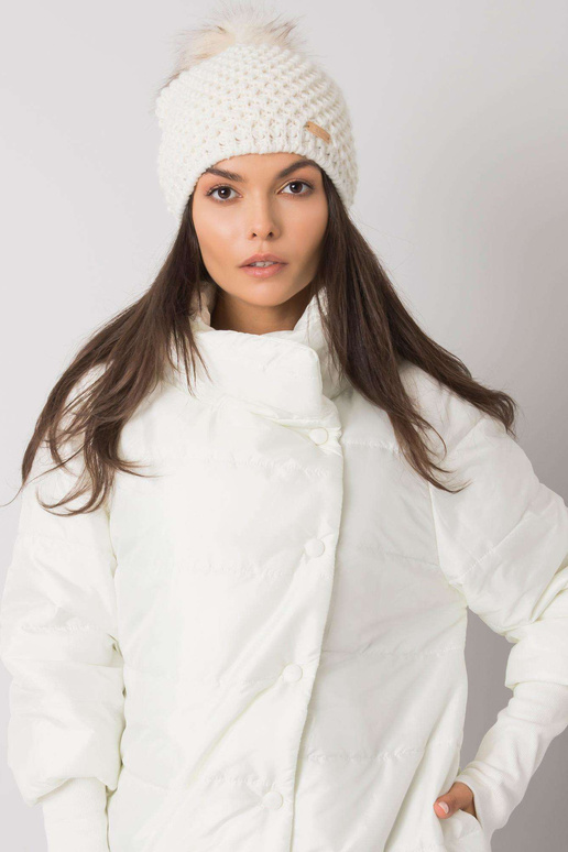 Valge pompooniga talvemüts