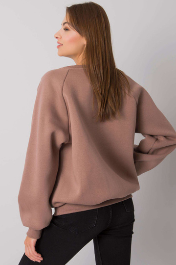 Tumebeež kapuutsiga...