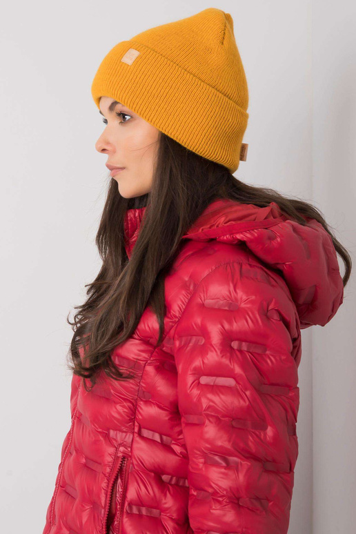 Tumekollane nokamüts naistele