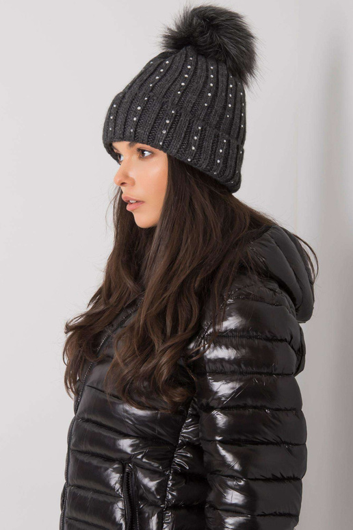 Aplikatsiooniga tumehall talvemüts