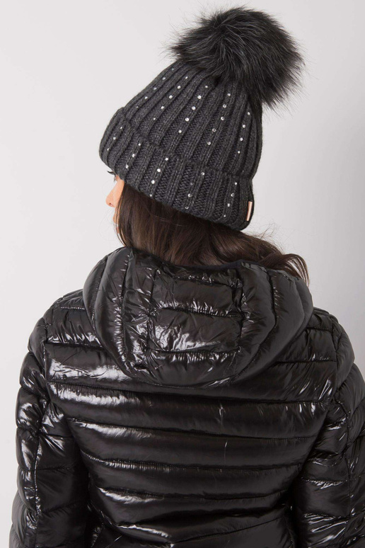 Aplikatsiooniga tumehall talvemüts