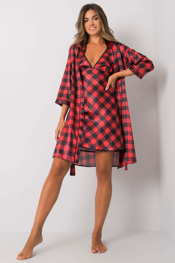 Musta ja punaseruuduline...