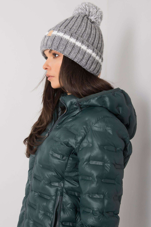 Hall müts pompooniga