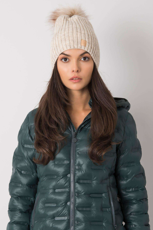 Beež isoleeritud tutiga naiste müts