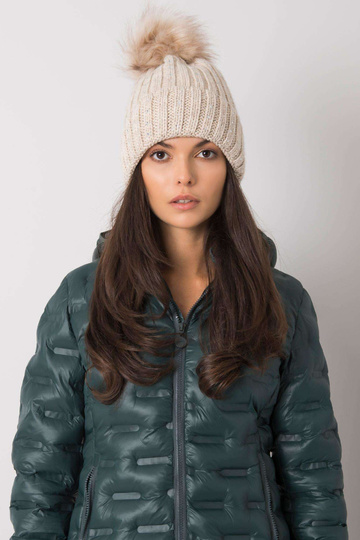 Aplikatsiooniga beež talvemüts