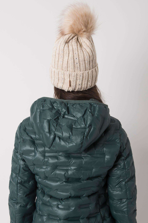 Aplikatsiooniga beež talvemüts