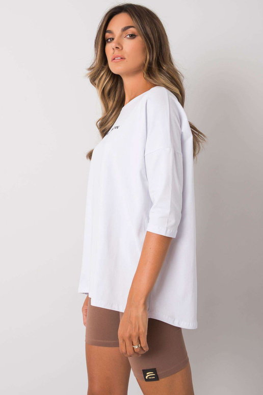 Valge pluus Kaylyni kirjaga