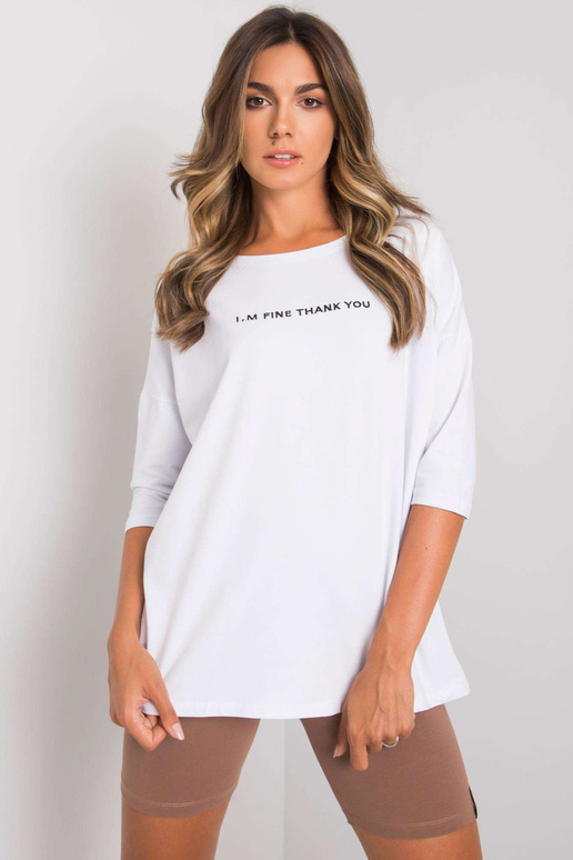 Valge pluus Kaylyni kirjaga