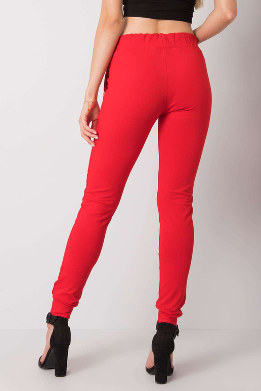 Punased dressipüksid Fatemah kirjaga