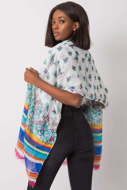 Mustritega valge viskoospleed