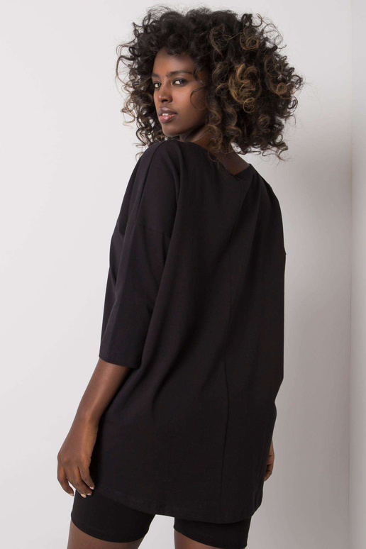 Must pluus Kaylyni kirjaga