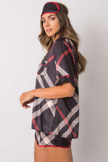 Must kaheosaline ruuduline...