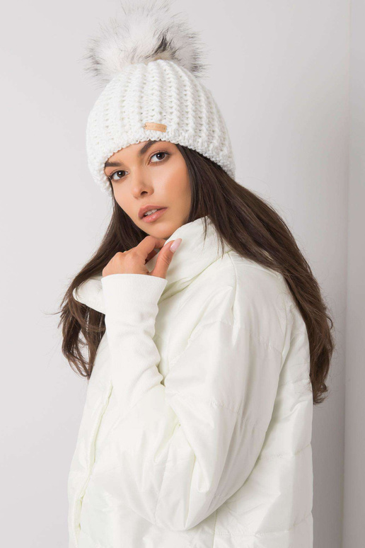 Valge naiste talvemüts