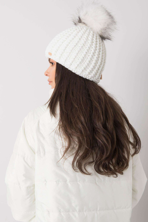 Valge naiste talvemüts