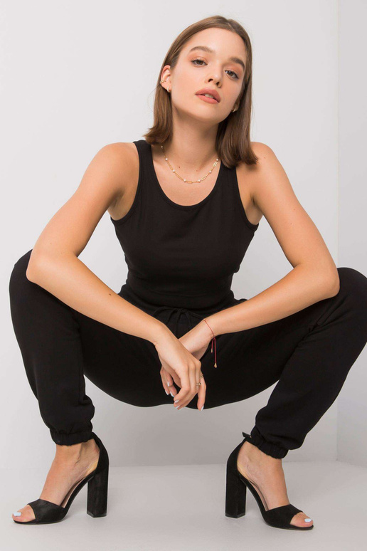 Mariyah naiste must kolmeosaline...