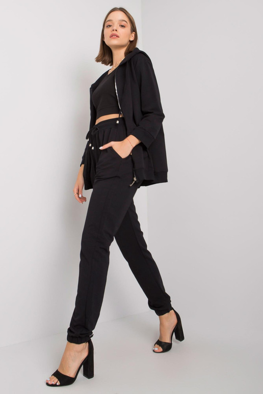 Mariyah naiste must kolmeosaline...