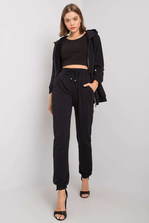 Mariyah naiste must kolmeosaline...