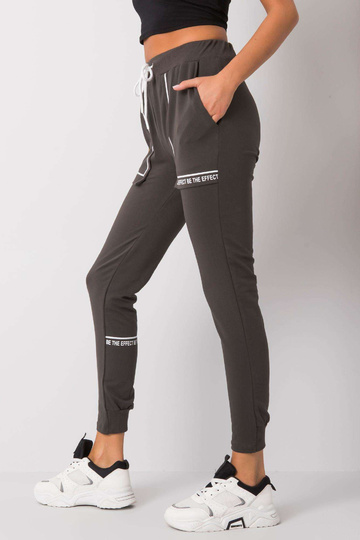 Tumedad khakivärvi Winsley...