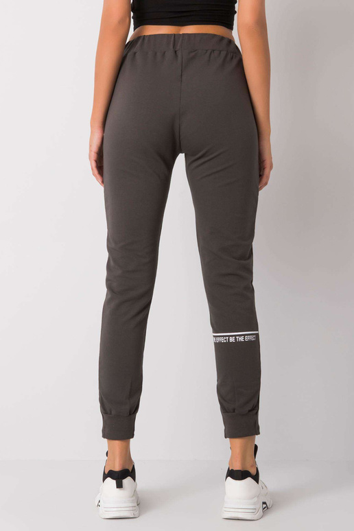 Tumedad khakivärvi Winsley...