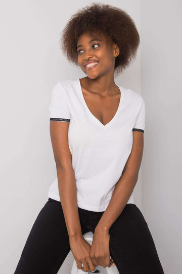 Valge V-kaelusega T-särk...