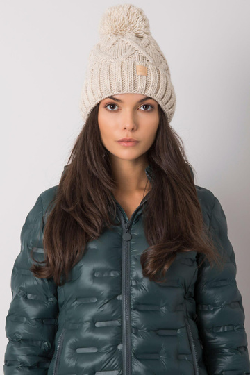 Beež pompooniga talvemüts