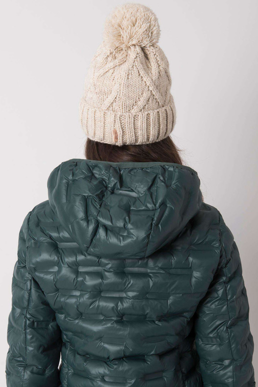 Beež pompooniga talvemüts