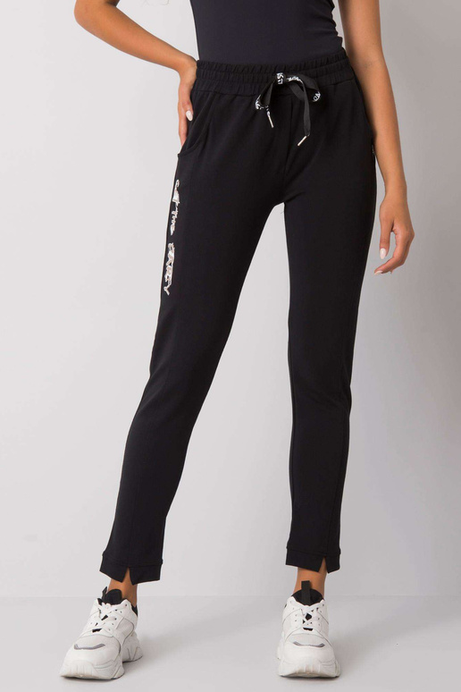 Mustad dressipüksid Peytoni kirjadega