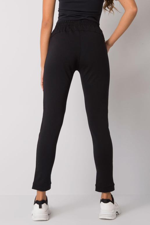 Mustad dressipüksid Peytoni kirjadega