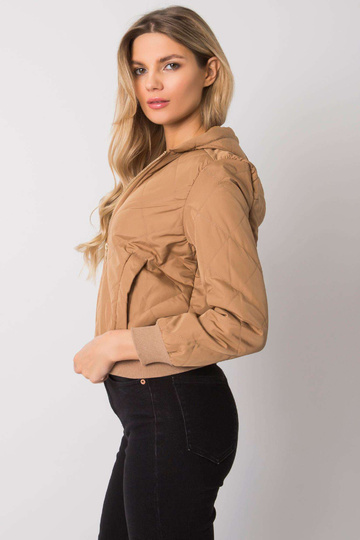 Tumebeež tepitud kapuutsiga...