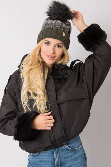 Khakivärvi tutiga talvemüts... 2