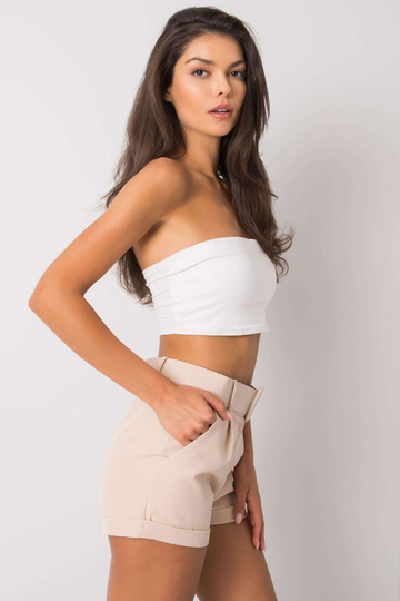 Beežid lühikesed püksid...