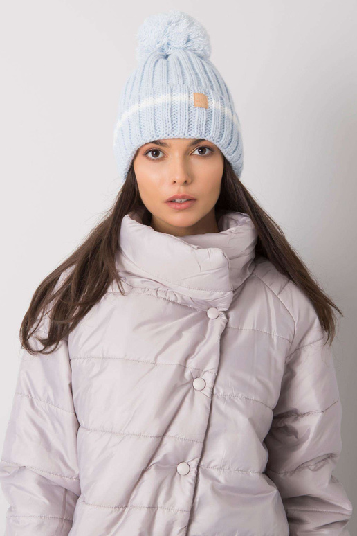 Helesinine pompooniga müts