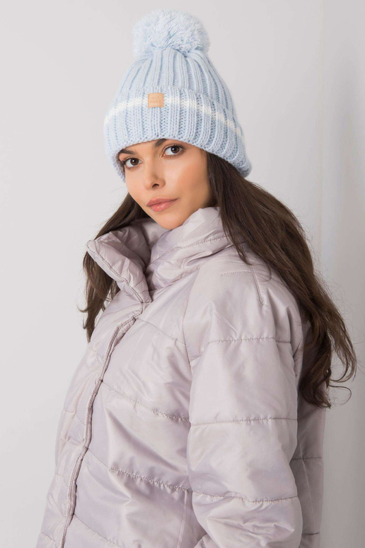 Helesinine pompooniga müts