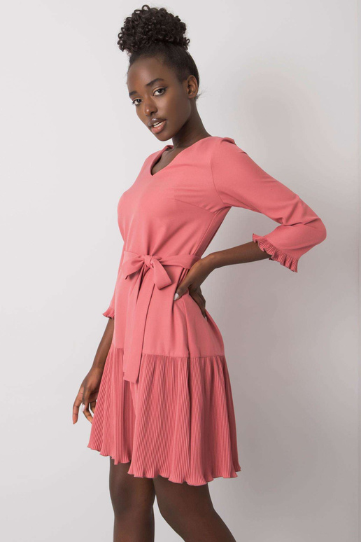 Fleuri määrdunud roosa kleit