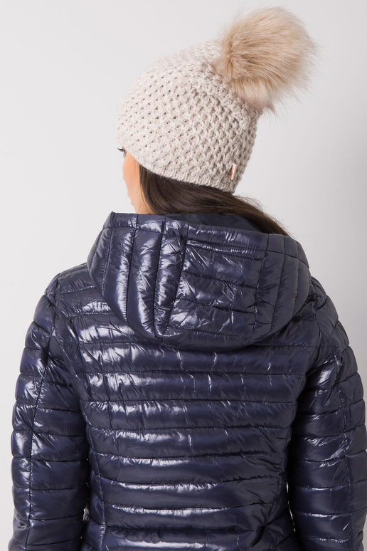 Beež pompooniga talvemüts