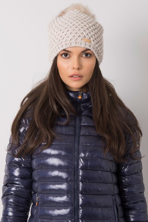 Beež pompooniga talvemüts