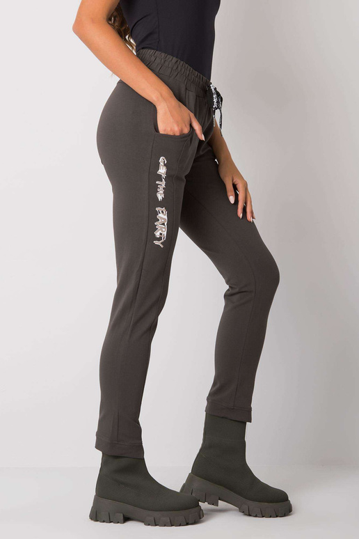 Tumedad khakivärvi dressipüksid...