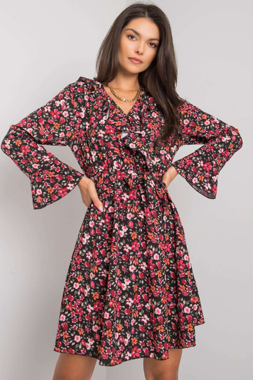 Must ja punane lilledega...