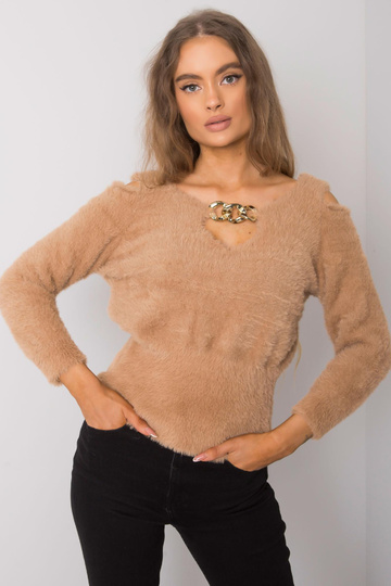 Väljalõigetega kaameli... 2