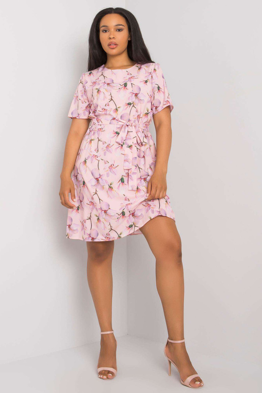 Roosa mustriga suures suuruses kleit...