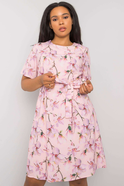 Roosa mustriga suures suuruses kleit...