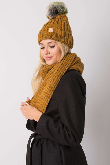 Tumekollane talvekomplekt...