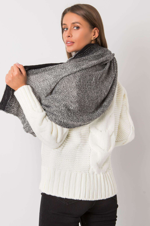 Must-valge kootud sall